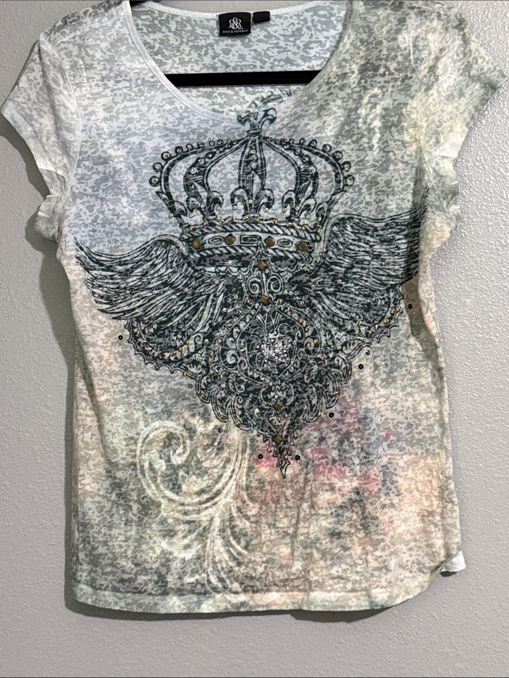 Rock & Republic White Short Sleeve Tee with Crown & Wing Graphic